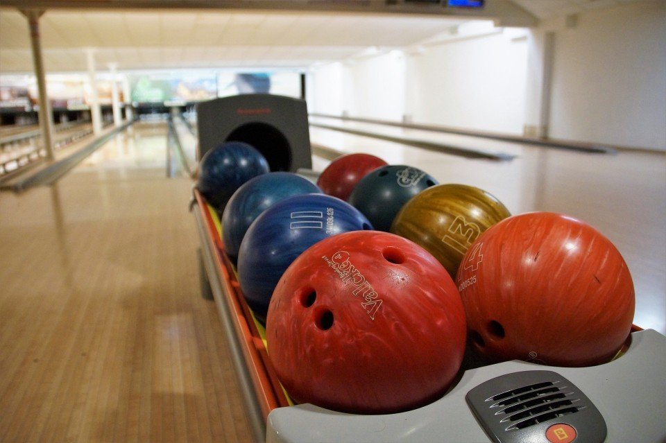 best bowling balls for dry lanes